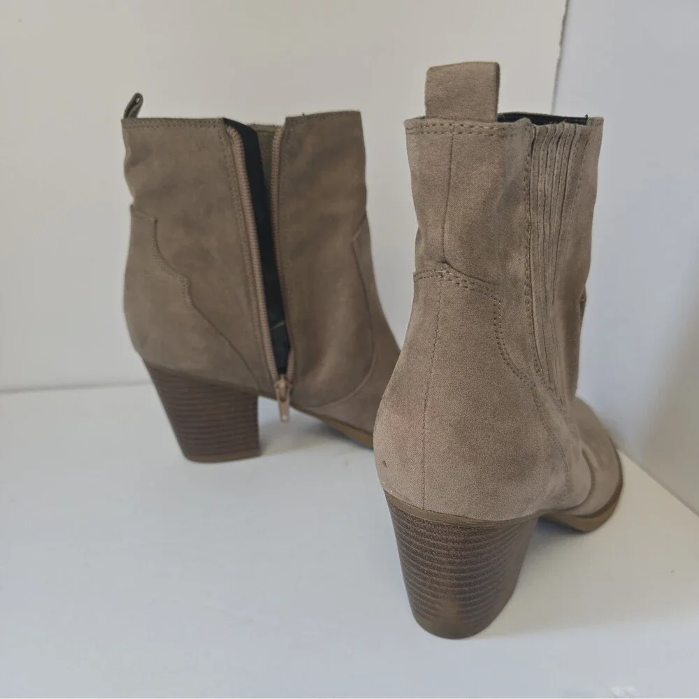 Indigo Rd. Women’s 7.5M Taupe Beige Western Ankle Boots Block Heel Side Zip.